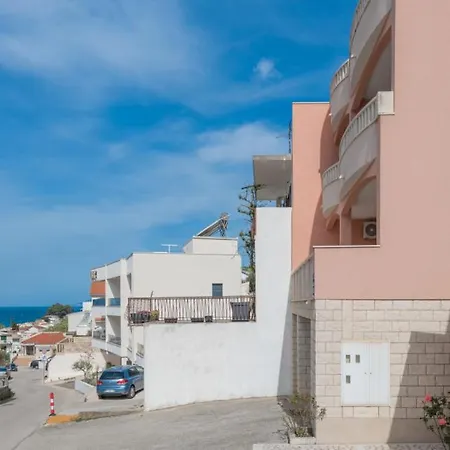 Erstic 2 - By Guide Apartment