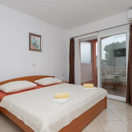 Apartment Erstic 2 - By Guide *