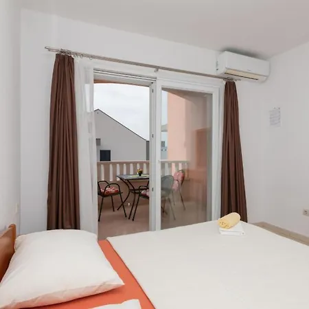 Apartment Erstic 2 - By Guide